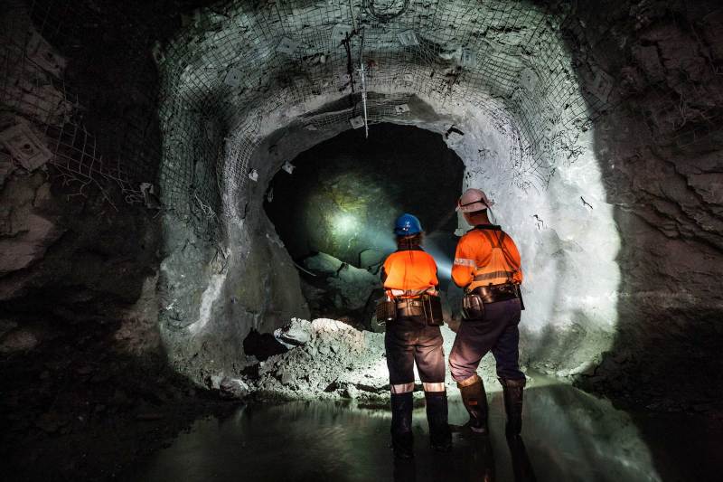 Miners-underground-at-a-copper-mine-in-NSW,-Australia Miners-underground-at-a-copper-mine-in-NSW,-Australia