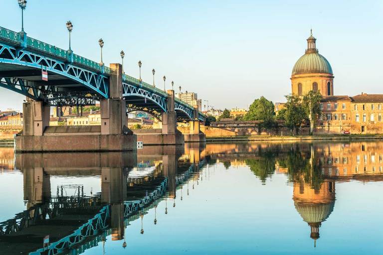 The-Saint-Pierre-bridge-in-Toulouse