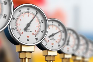 _Row-of-industrial-high-pressure-gas-gauge-meters