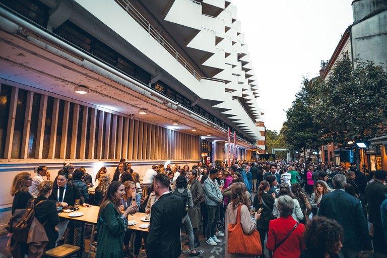 Victor-Hugo-Market-outdoor food and drinks