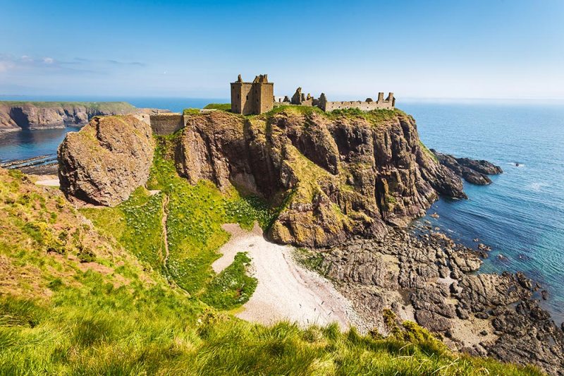 Dunnottar-Castle-with-clear-sky-in-Stonehaven,-Aberdeen-Scotland Dunnottar-Castle-with-clear-sky-in-Stonehaven,-Aberdeen-Scotland